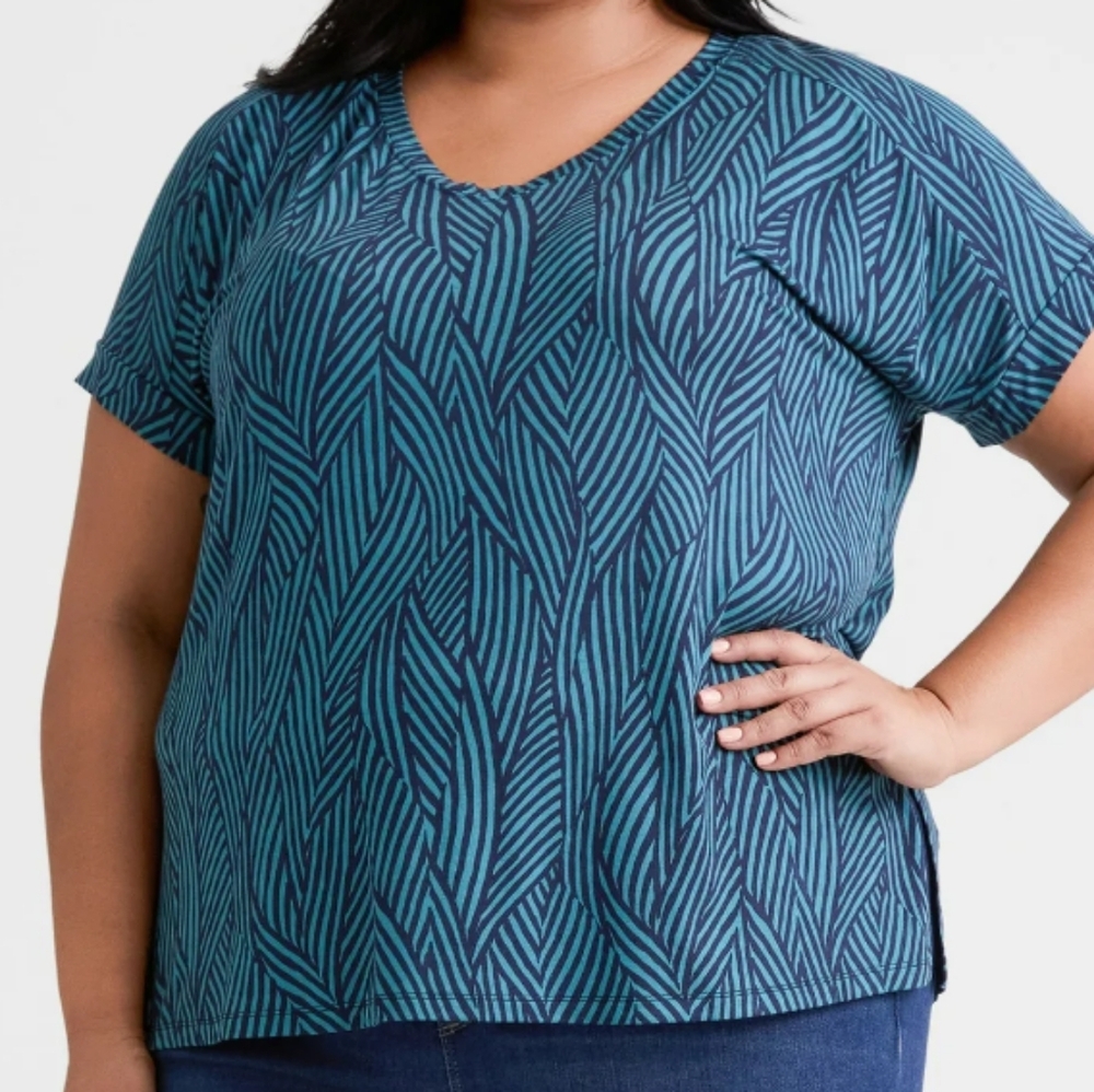 Plus Size Women's Tunic Tee w/Short Sleeves  Geometric Design  Various Sizes NWT